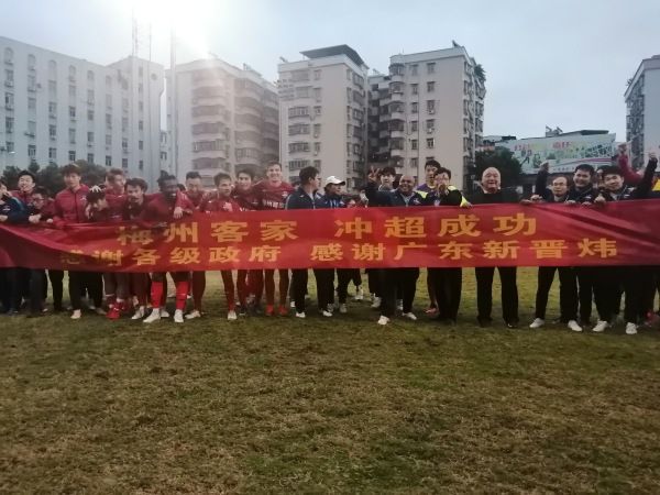 但受制于影院营业时间缩短和影片供给，今年国内电影票房收入减半是大概率事件，预计全年票房收入在300亿元左右